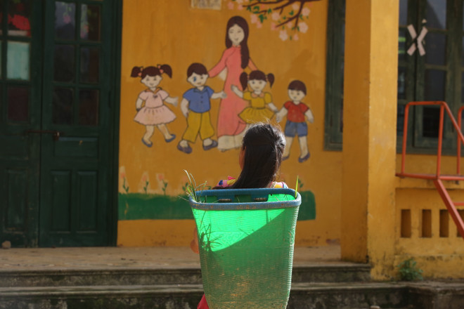 Những đứa trẻ 'đánh rơi' ngày khai giảng trên nương cao ảnh 1