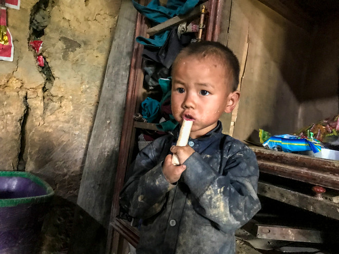 Những đứa trẻ 'đánh rơi' ngày khai giảng trên nương cao ảnh 5