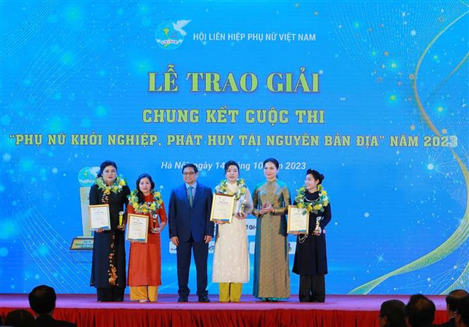 Phụ nữ Việt Nam với khát vọng làm giàu cho gia đình và quê hương ảnh 1