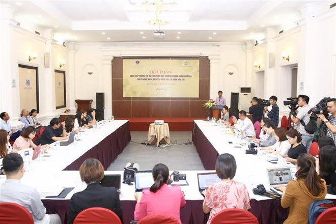 Cung cấp tin về thực hiện môi trường không khói thuốc cho phóng viên ảnh 1