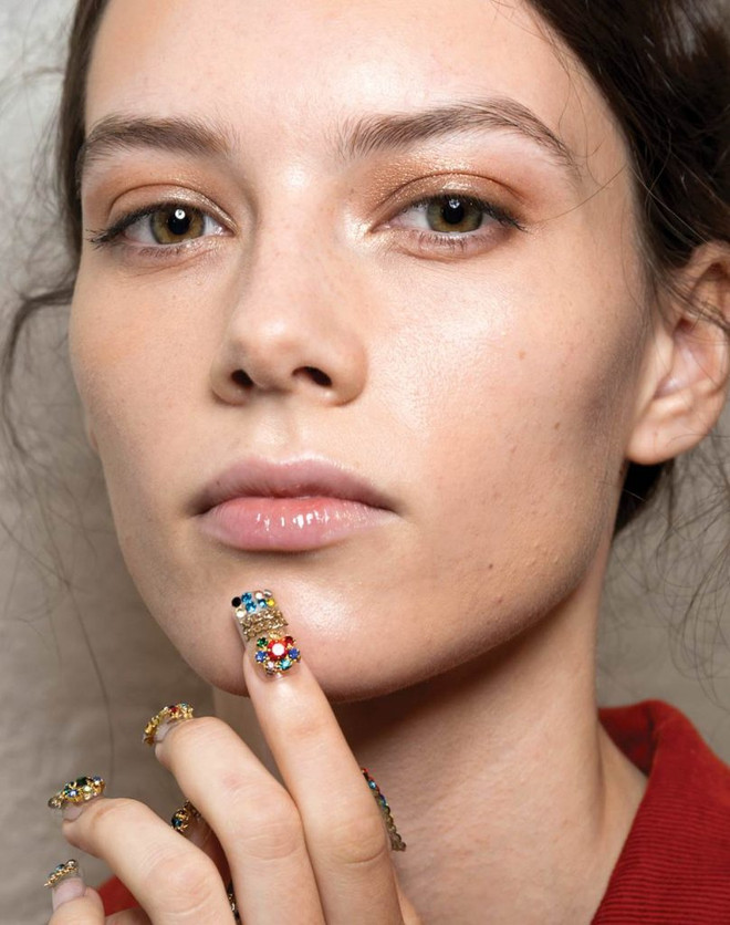 Son bóng - vũ khí không thể thiếu của mọi tín đồ làm đẹp ảnh 2