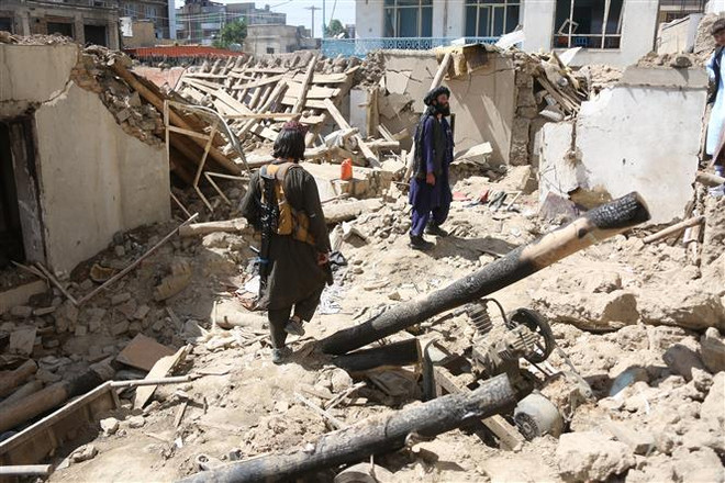 Hiện trường một vụ đánh bom ở Kabul, Afghanistan. (Ảnh: THX/TTXVN) Afghanistan: Taliban tiêu diệt 6 thành viên của tổ chức khủng bố IS ảnh 1