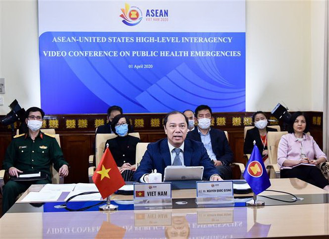 Thứ trưởng Bộ Ngoại giao Nguyễn Quốc Dũng, Trưởng SOM ASEAN-Việt Nam, phát biểu tại Hội nghị trực tuyến các quan chức cao cấp liên ngành ASEAN-Mỹ về các tình huống y tế công cộng khẩn cấp. (Ảnh: TTXVN phát) "Việt Nam là thành viên ASEAN được tôn trọng và đáng tin cậy" ảnh 1