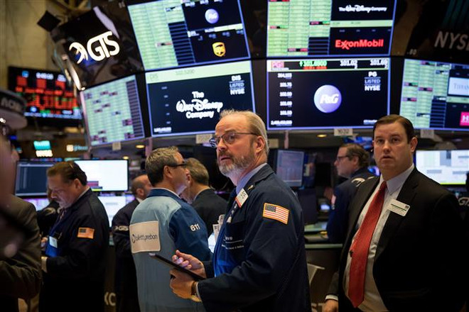 Chứng khoán Mỹ tăng trở lại sau ngày "đen tối nhất" kể từ năm 1987 ảnh 1