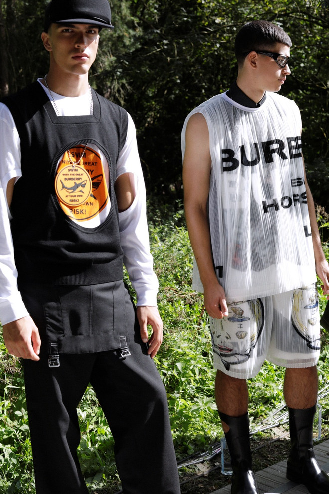 Thiên nhiên nở rộ trên những sáng tạo Xuân Hè 2021 của Burberry ảnh 15