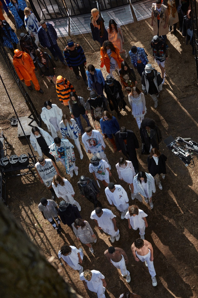 Thiên nhiên nở rộ trên những sáng tạo Xuân Hè 2021 của Burberry ảnh 4