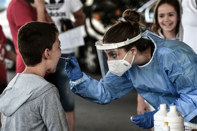 Dịch diễn biến phức tạp tại châu Âu, nhiều quan chức phải điều trị ảnh 2