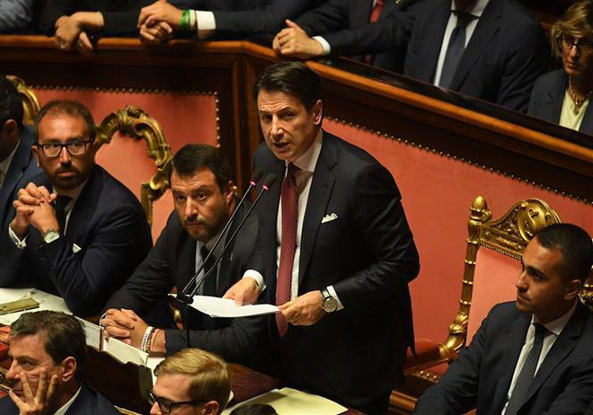 Thủ tướng Italy Giuseppe Conte (giữa) phát biểu tại phiên họp Thượng viện ở Rome, ngày 20/8/2019. (Ảnh: THX/TTXVN) Tổng thống Italy hối thúc các bên nhanh chóng đạt thỏa thuận chính trị ảnh 1