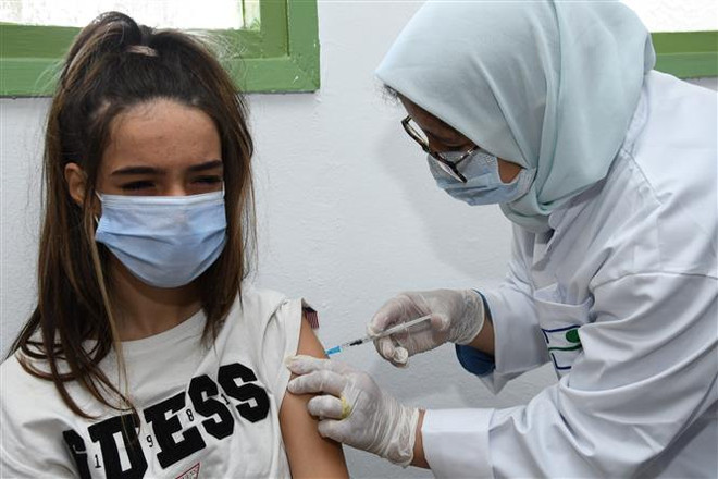 Nguy cơ viêm cơ tim do mắc COVID-19 cao hơn nguy cơ từ vaccine ảnh 1