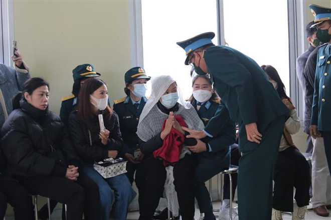 Đồng đội, gia đình đưa tiễn Thiếu tá phi công Trần Ngọc Duy ảnh 4