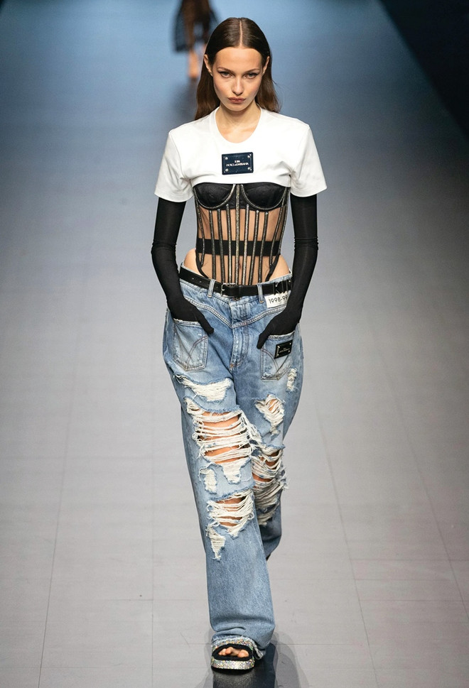 Corset - món đồ thời trang đang được giới trẻ hiện đại ưa chuộng ảnh 5