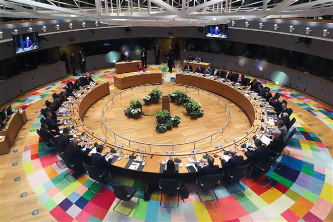 Toàn cảnh hội nghị thượng đỉnh EU tại Brussels, Bỉ ngày 21/2/2020. (Ảnh: AFP/TTXVN) EU họp hội nghị thượng đỉnh trực tiếp đầu tiên từ khi dịch bùng phát ảnh 1