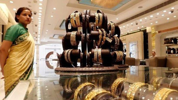 Giá vàng thế giới tăng gần 2% trong tuần giao dịch vừa qua ảnh 1