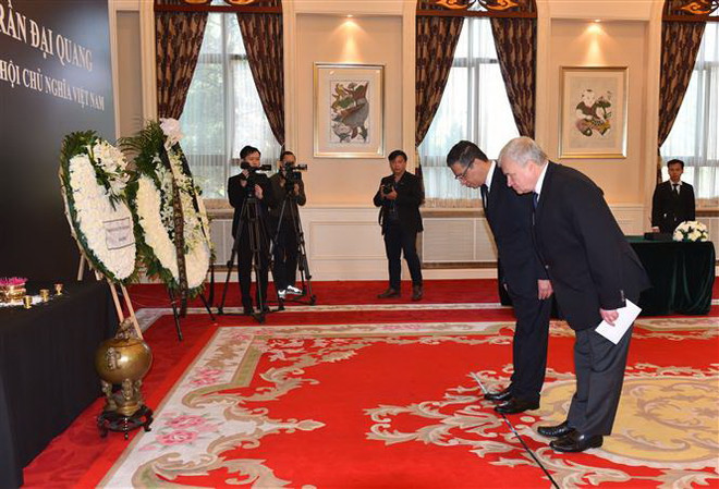 Sứ quán Việt Nam tại Trung Quốc tổ chức lễ viếng Chủ tịch nước ảnh 2