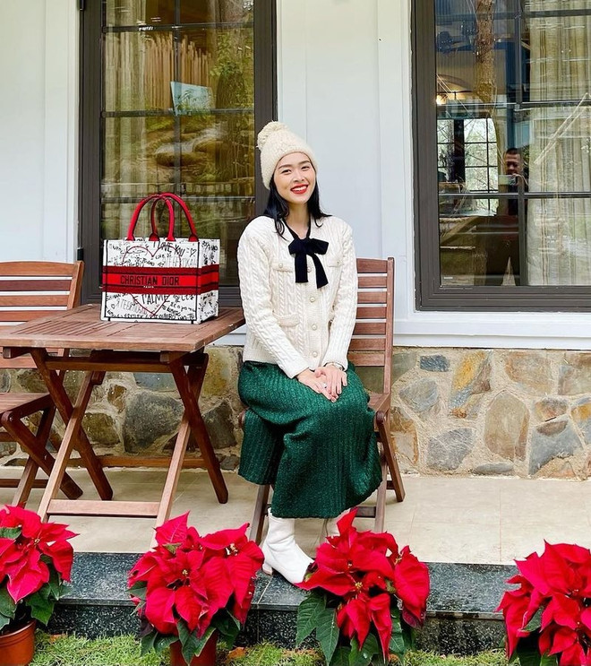 Diện đồ vừa ấm vừa xinh như street style của dàn mỹ nhân Việt ảnh 10