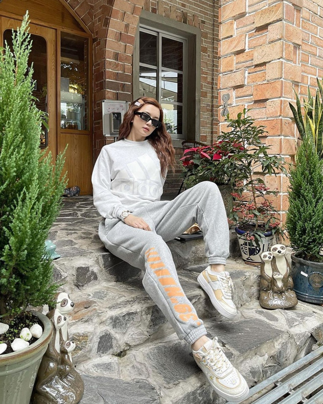 Diện đồ vừa ấm vừa xinh như street style của dàn mỹ nhân Việt ảnh 17