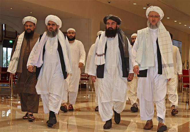 Phái đoàn Taliban tới dự vòng đàm phán quốc tế về Afghanistan tại Doha, Qatar, ngày 12/8. (Ảnh: AFP/TTXVN) Uzbekistan và Thổ Nhĩ Kỳ đang liên lạc chặt chẽ với Taliban ảnh 1