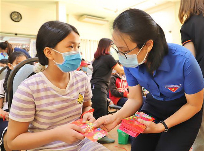 Mang niềm vui Tết đến với 1.000 em thiếu nhi khó khăn tại TP. HCM ảnh 3