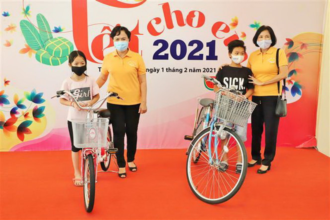 Mang niềm vui Tết đến với 1.000 em thiếu nhi khó khăn tại TP. HCM ảnh 2