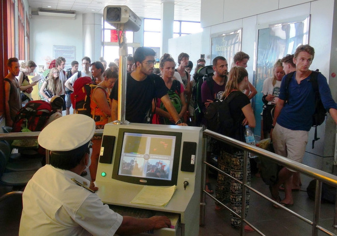 Khánh Hòa tăng phòng, chống dịch Ebola tại cửa khẩu quốc tế ảnh 1