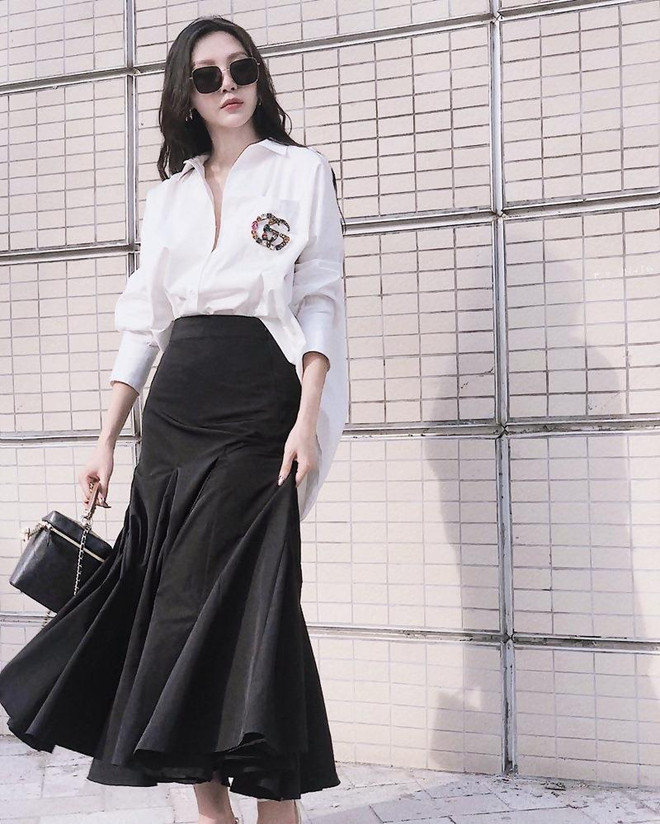 Mix đồ đen trắng vừa đẹp vừa sang như các quý cô thời trang Việt ảnh 1