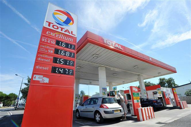 Giá dầu thế giới giảm do lượng dự trữ 'vàng đen' ở Mỹ tăng ảnh 1