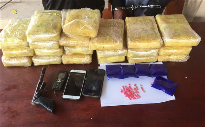 Phát hiện xe bán tải chở lượng lớn ma túy, bắt một người nước ngoài ảnh 1