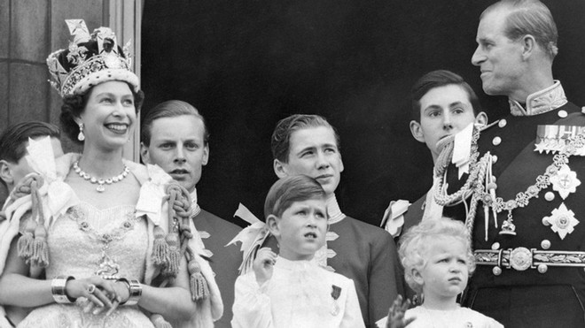 Thân vương Philip-Nữ hoàng Elizabeth: Mối tình trăm năm chốn hoàng gia ảnh 4