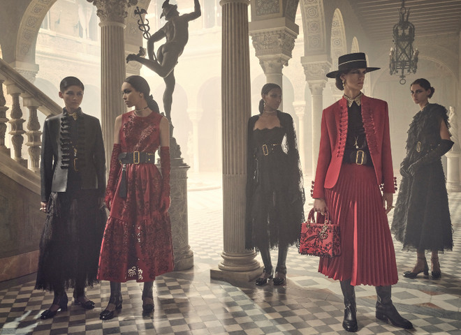 Vẻ nữ tính hiện đại thấm đẫm nghệ thuật truyền thống trong BST Dior ảnh 1