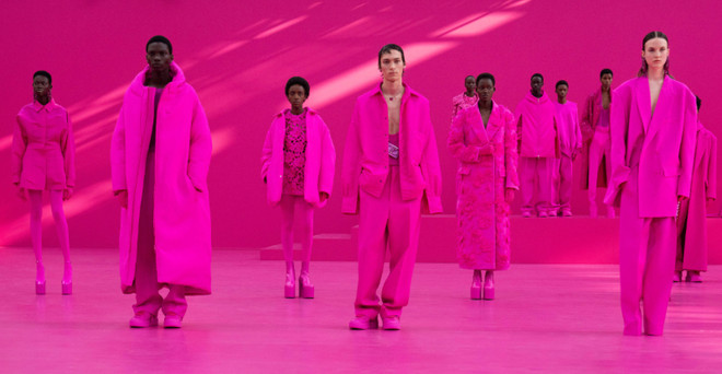 Tuần lễ thời trang 2022 tại 4 kinh đô: Thỏa mãn cơn khát truyền thông ảnh 6