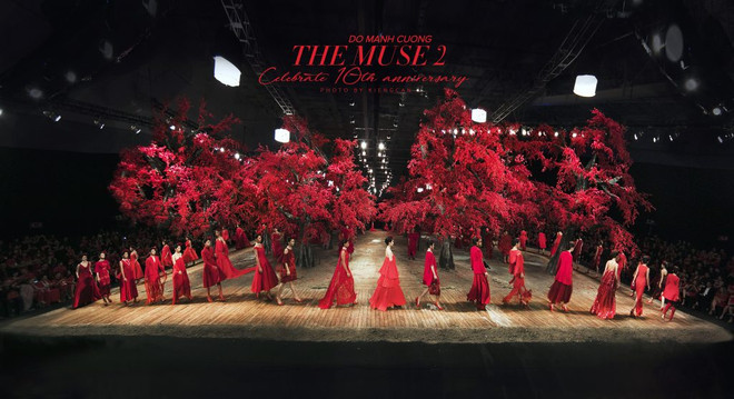 Sân khấu ấn tượng của The Muse 2 Tăng Thanh Hà tái xuất trên sàn catwalk show diễn của Đỗ Mạnh Cường ảnh 7