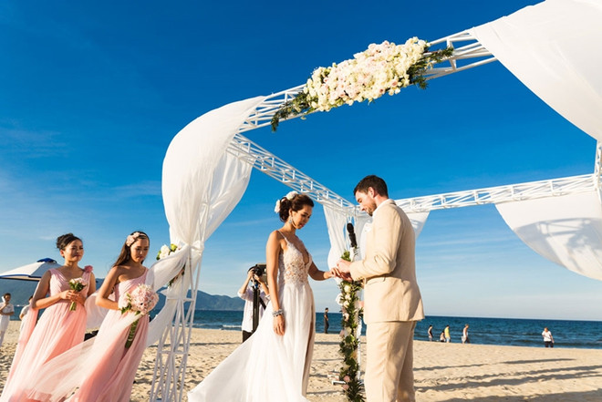 Hà Anh, Tú Vi háo hức chờ đón con đầu lòng vào năm 2018 ảnh 1