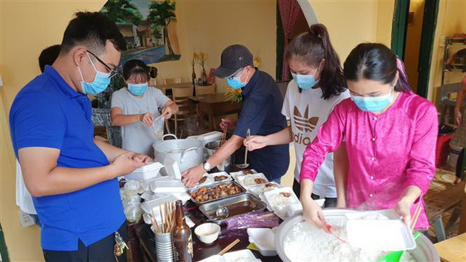 Người Cần Thơ chung tay hỗ trợ tuyến đầu chống dịch COVID-19 ảnh 3