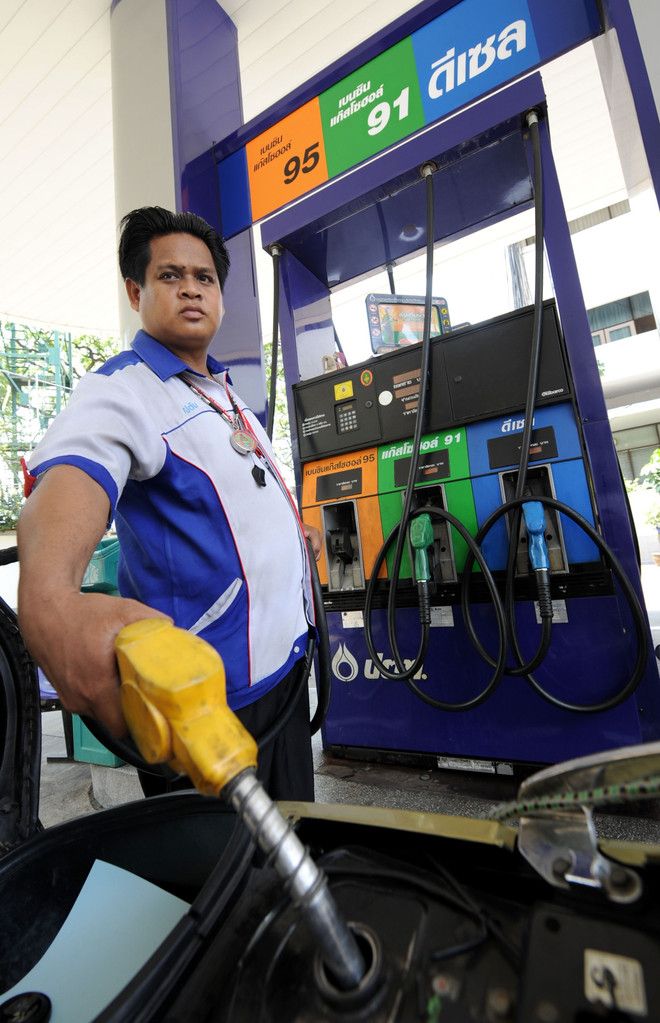 Giá vàng lên mức cao nhất hơn ba tuần qua, giá dầu quay đầu giảm ảnh 2