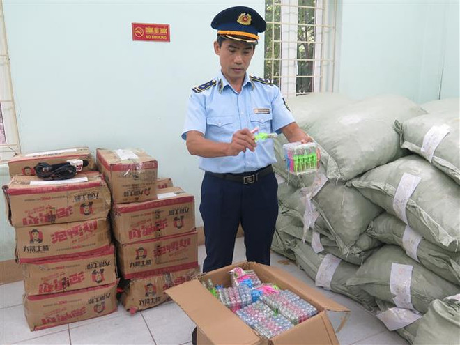 Lào Cai thu giữ nhiều mặt hàng Tết Trung Thu không rõ nguồn gốc ảnh 2