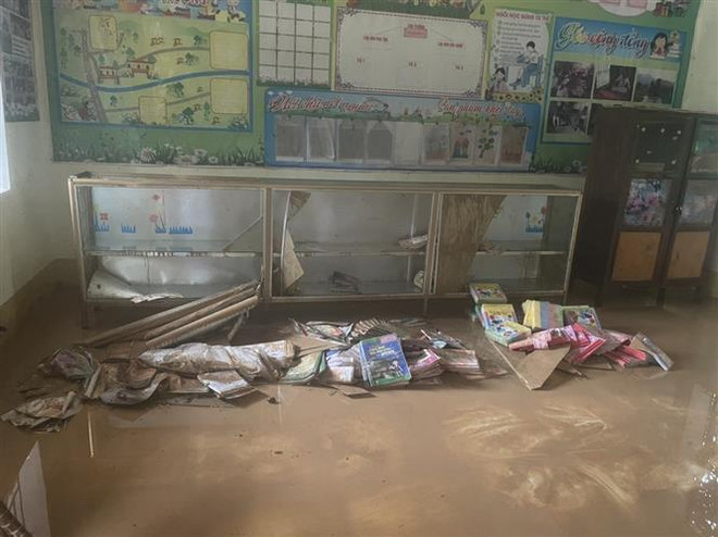 Nghệ An khẩn trương khắc phục hậu quả mưa lũ, ổn định việc dạy và học ảnh 2