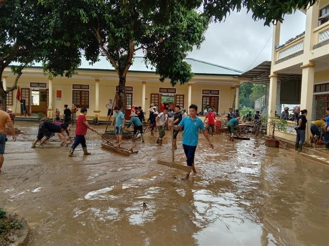 Nghệ An khẩn trương khắc phục hậu quả mưa lũ, ổn định việc dạy và học ảnh 1