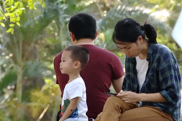 [Video] Thiết bị điện tử khiến tình cảm gia đình ngày càng xa cách ảnh 1