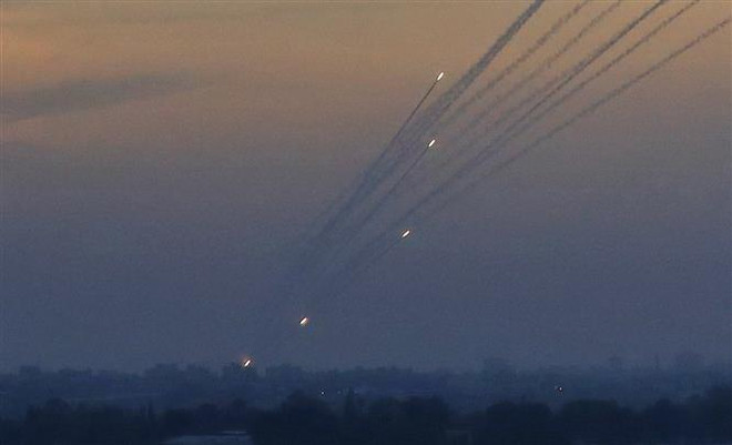 Israel tiến hành một loạt vụ không kích Gaza trả đũa các vụ bắn rocket ảnh 1