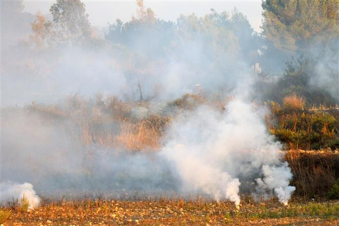 Israel ném bom tấn công vị trí của lực lượng Hezbollah ở Liban ảnh 1