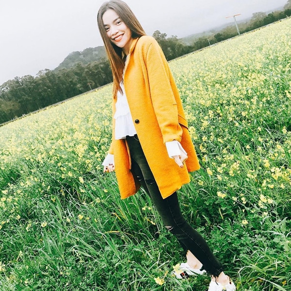 "Tan chảy" với những bộ cánh du xuân ấn tượng của mỹ nhân Việt ảnh 1