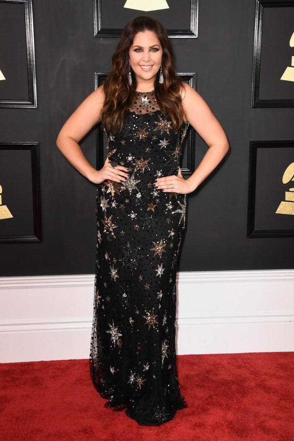 Ánh kim, đỏ và xanh tỏa sáng trên thảm đỏ Grammy 2017 ảnh 12