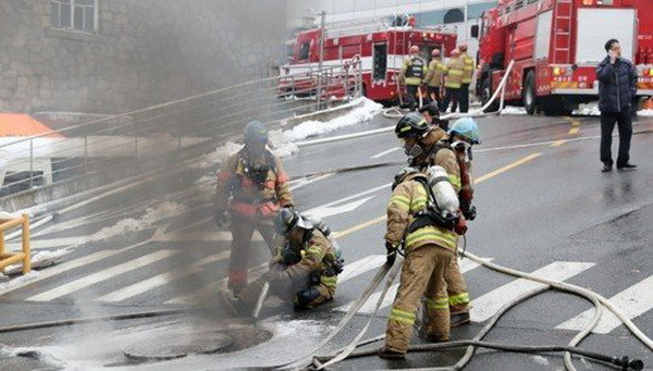 Cháy công ty viễn thông, mạng di động và Internet tại Seoul tê liệt ảnh 1