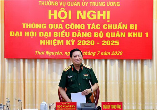 Đại tướng Ngô Xuân Lịch phát biểu chỉ đạo tại hội nghị. (Ảnh: Hoàng Nguyên/TTXVN) Thường vụ Quân ủy Trung ương làm việc tại Bộ Tư lệnh Quân khu 1 ảnh 1