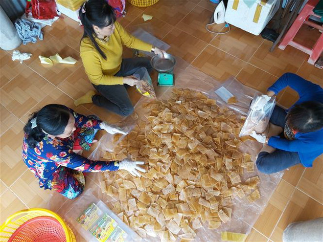 Thưởng thức hương vị đậm đà của bánh phồng tôm Đất Mũi ảnh 3