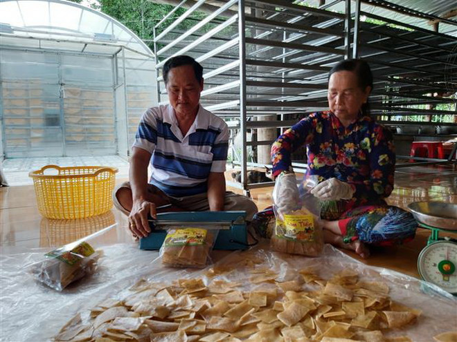 Thưởng thức hương vị đậm đà của bánh phồng tôm Đất Mũi ảnh 4