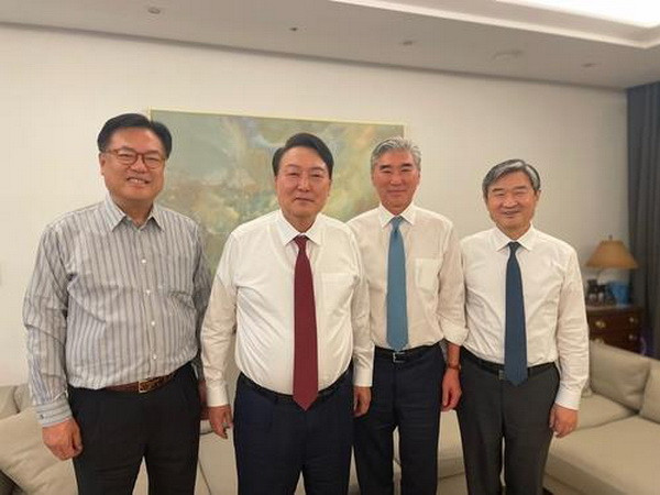 Tổng thống đắc cử Hàn Quốc có cuộc gặp với đặc phái viên hạt nhân Mỹ ảnh 1