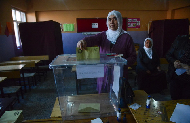 Trưng cầu ý dân ở Thổ Nhĩ Kỳ: Hơn 2,5 triệu phiếu có thể bị thao túng ảnh 1