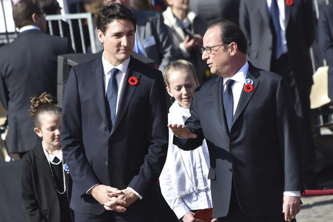 Ý nghĩa đằng sau chiếc ghim cài áo đặc biệt của Hoàng gia Anh ảnh 2