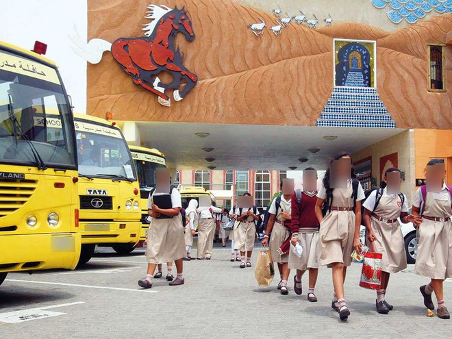 Dịch COVID-19: Ấn Độ đóng cửa trường học, trung tâm trẻ em ở Kashmir ảnh 1